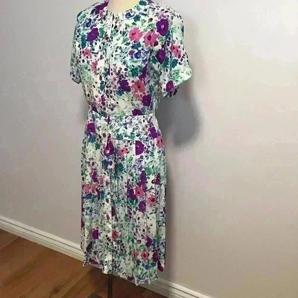 ‼️SALE‼️ 2/$25 Vintage Printed Dress with Pleated Skirt - Picture 4 of 7